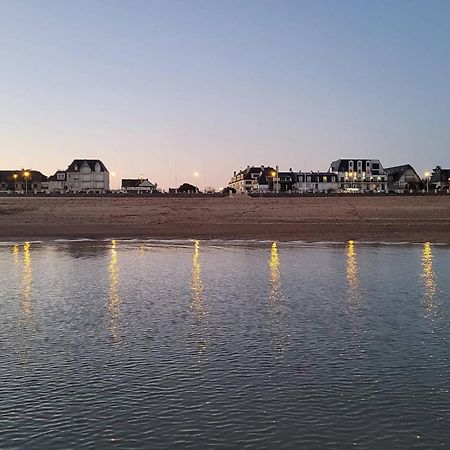 Appartement Rez-De-Jardin, Front De Mer, 4 Pers, Calme, Wifi Gratuit - Fr-1-465-46 Merville-Franceville-Plage Kültér fotó